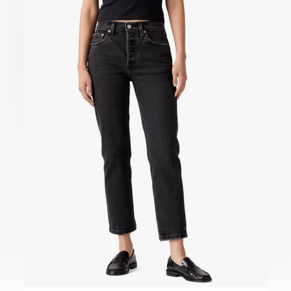 Levi's Women's Straight Leg Jeans in Black
